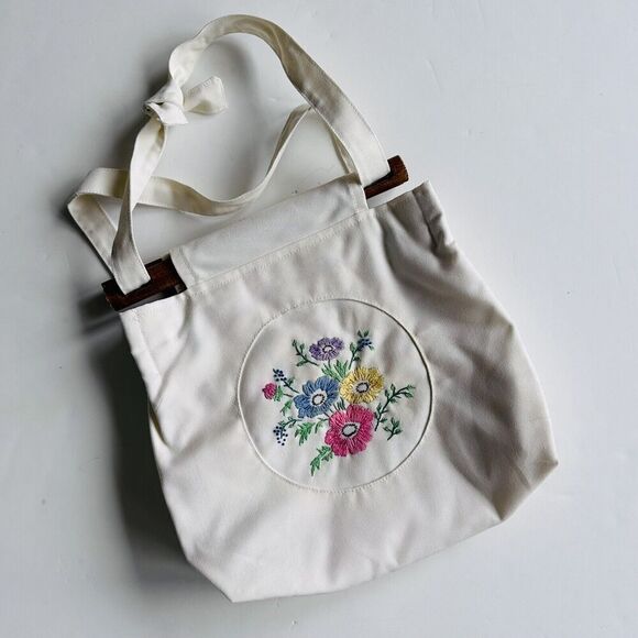 Vintage Embroidered Floral Canvas Bag with Wooden Closure Tie Handle White - Picture 1 of 12